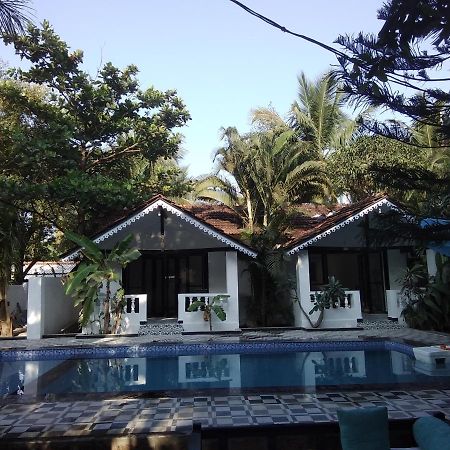 God'S Gift Morjim Hotel Ngoại thất bức ảnh