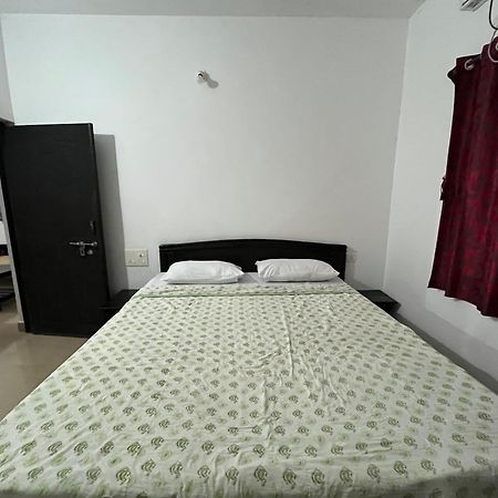 God'S Gift Morjim Hotel Ngoại thất bức ảnh