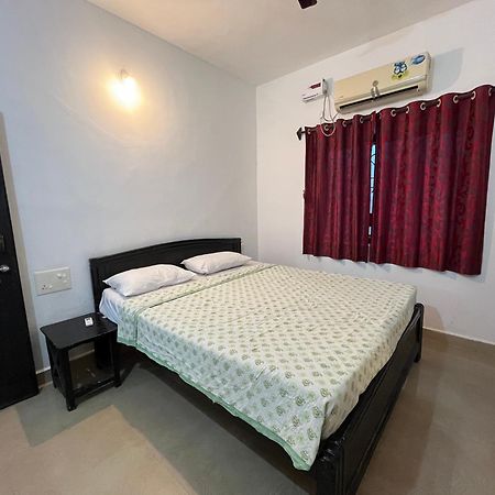 God'S Gift Morjim Hotel Ngoại thất bức ảnh
