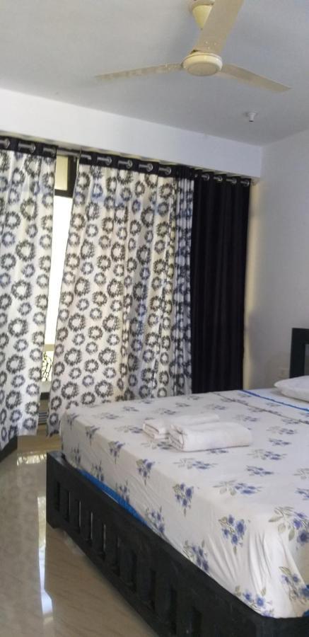God'S Gift Morjim Hotel Ngoại thất bức ảnh