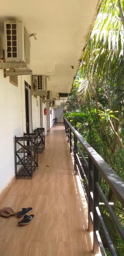God'S Gift Morjim Hotel Ngoại thất bức ảnh