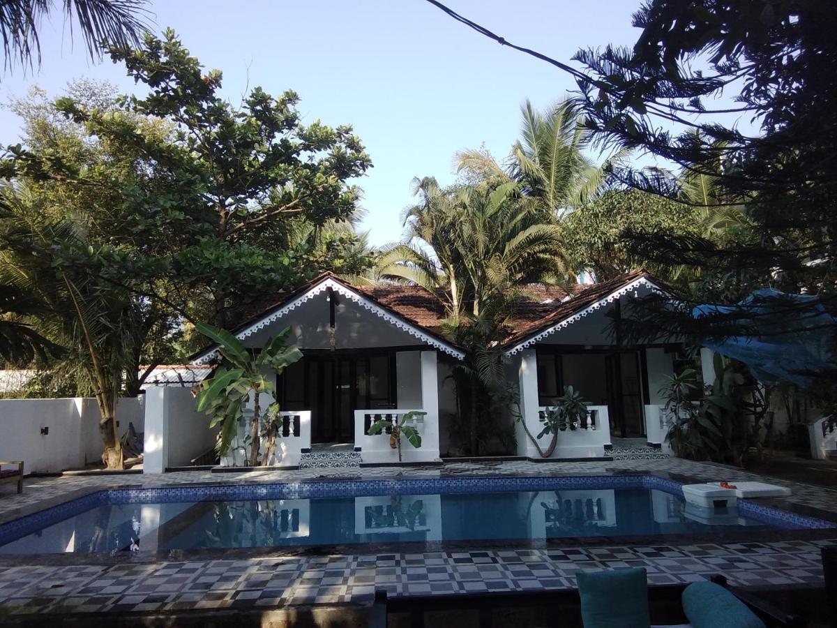 God'S Gift Morjim Hotel Ngoại thất bức ảnh