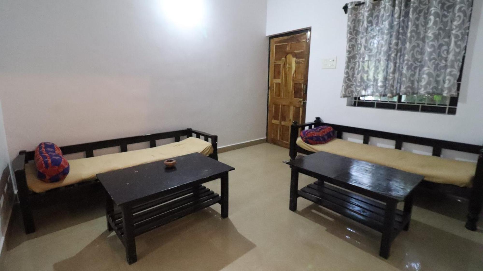 God'S Gift Morjim Hotel Ngoại thất bức ảnh