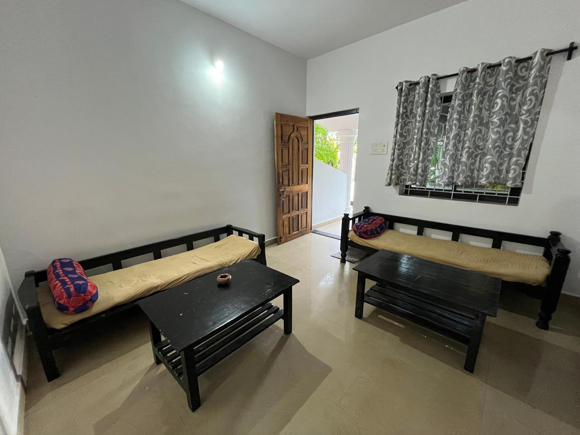 God'S Gift Morjim Hotel Ngoại thất bức ảnh
