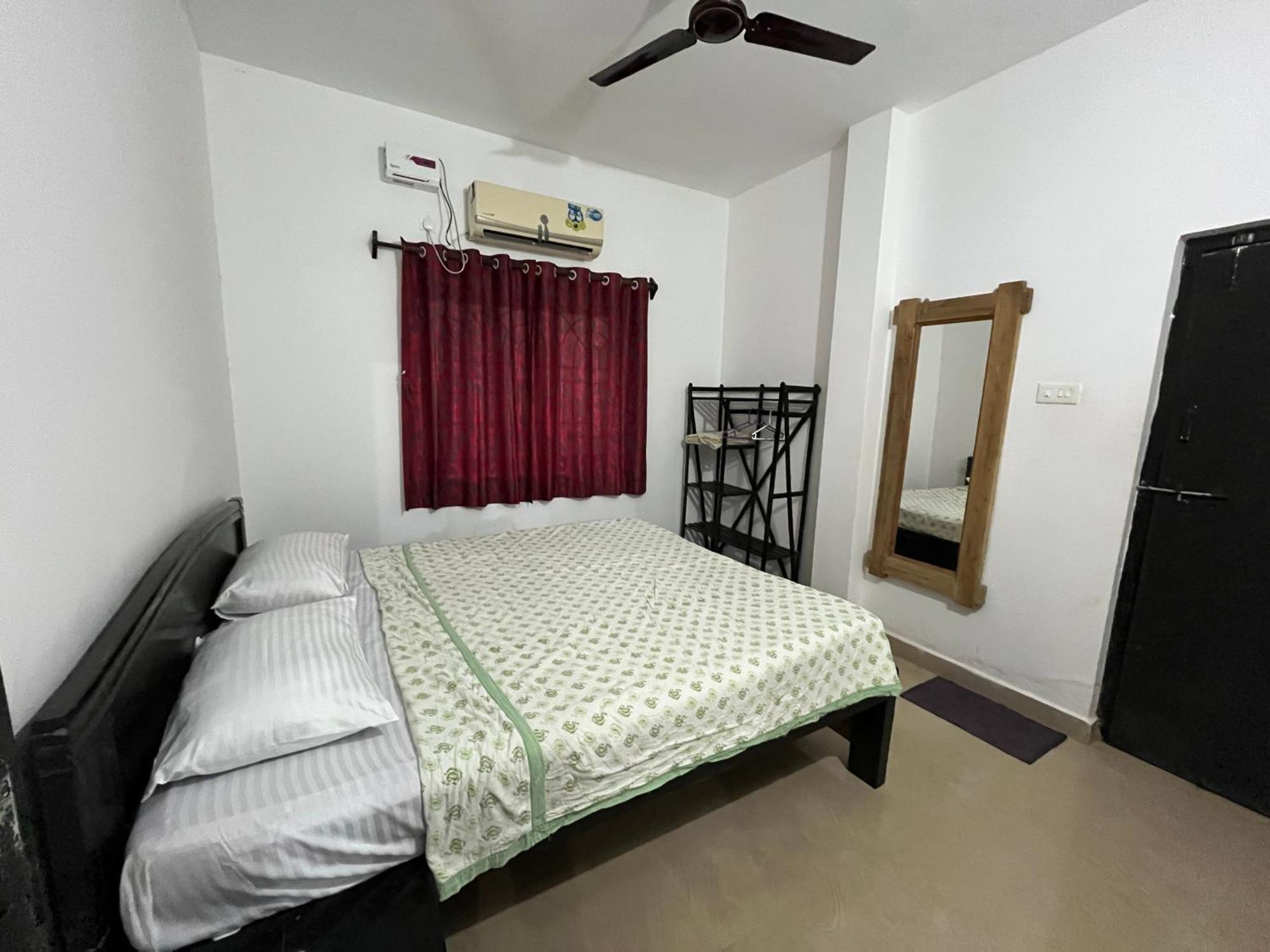 God'S Gift Morjim Hotel Ngoại thất bức ảnh