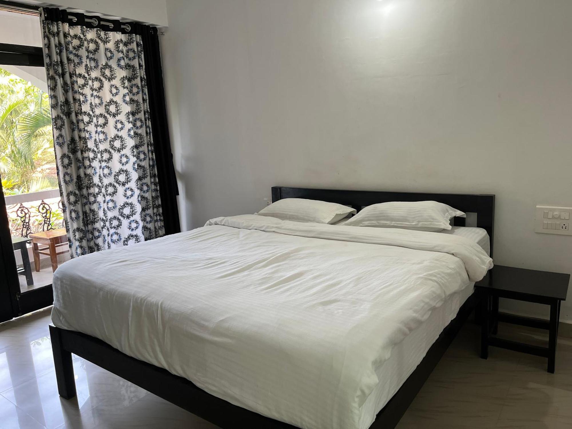 God'S Gift Morjim Hotel Ngoại thất bức ảnh