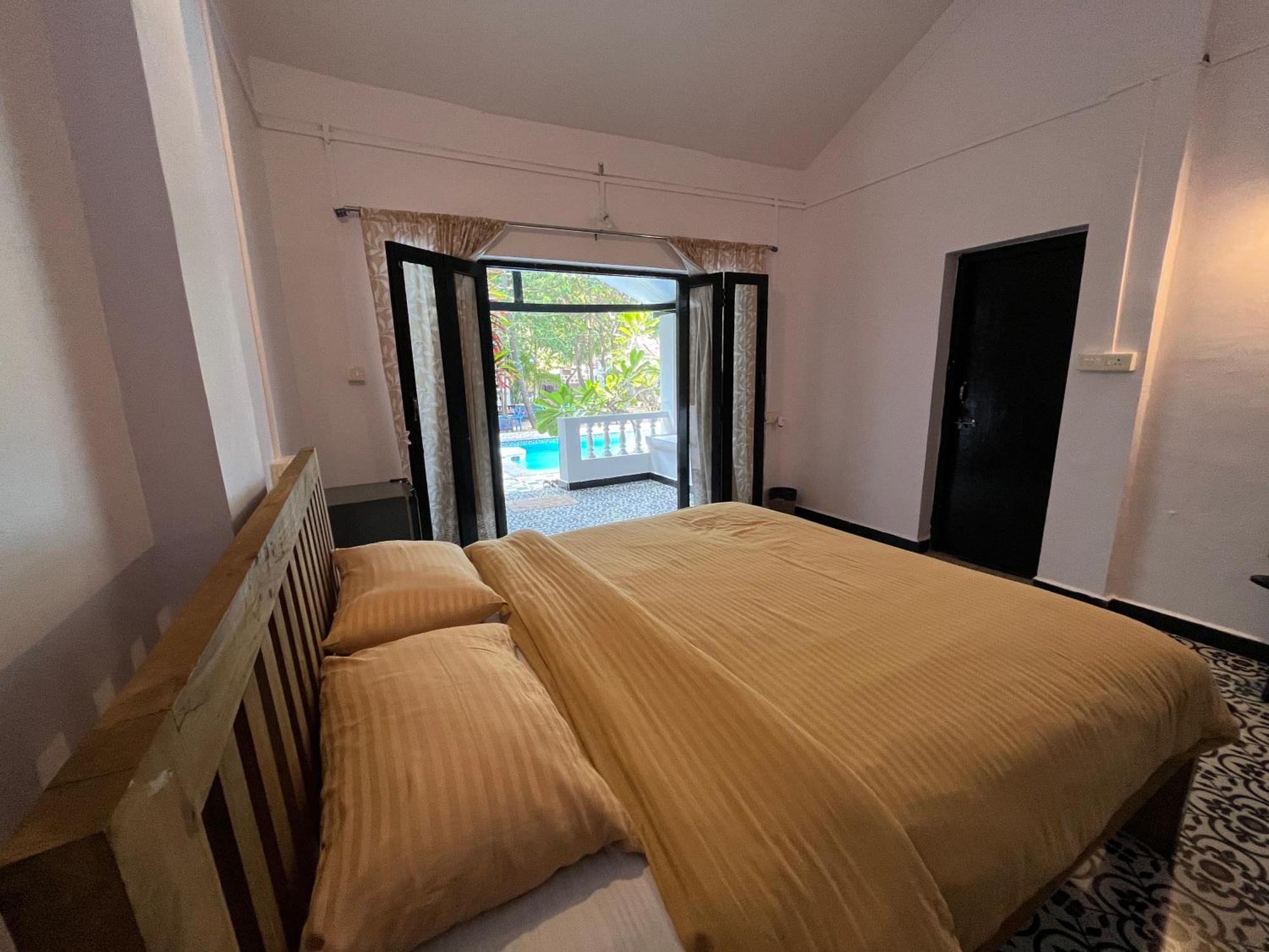 God'S Gift Morjim Hotel Ngoại thất bức ảnh