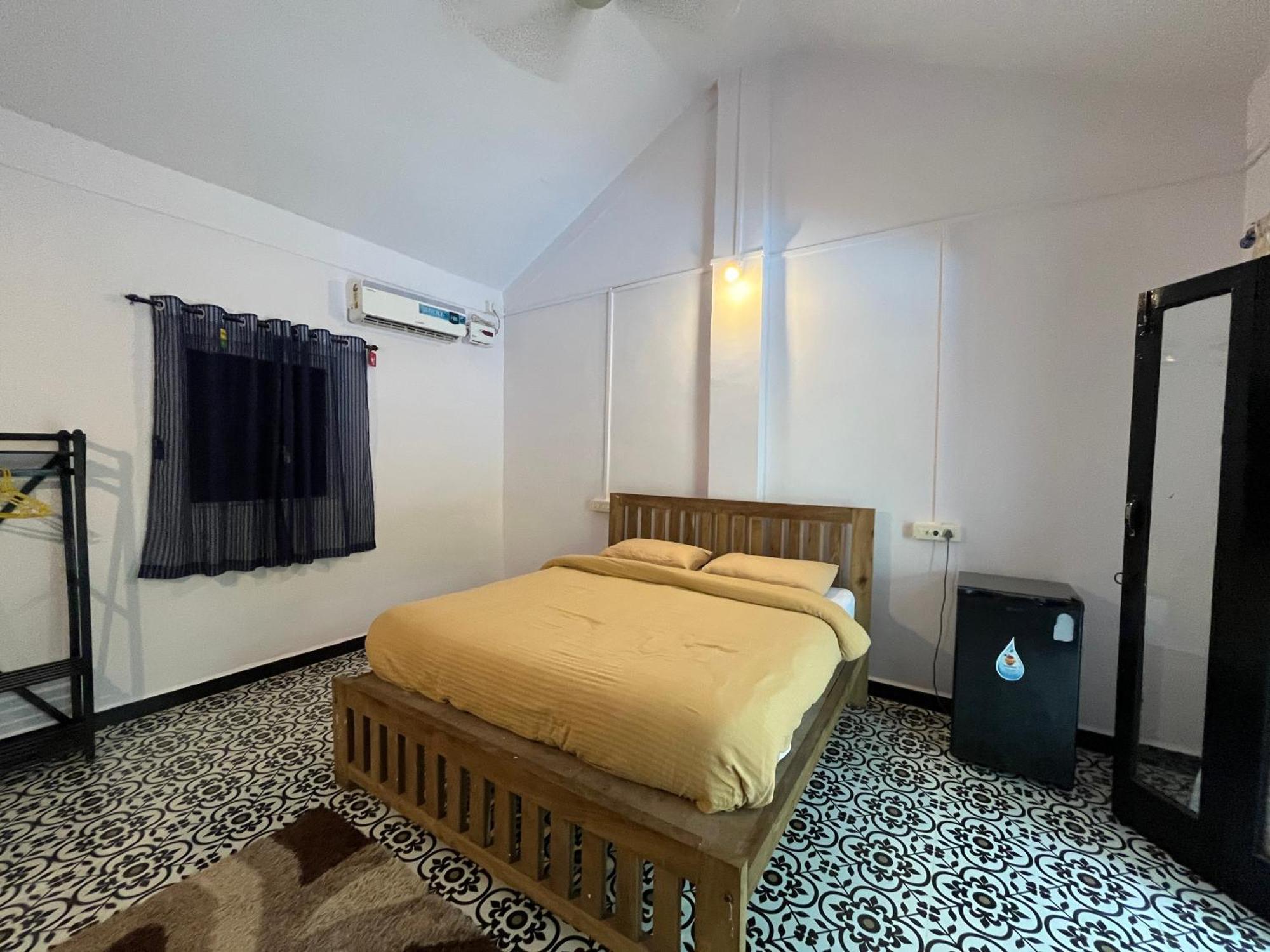 God'S Gift Morjim Hotel Ngoại thất bức ảnh