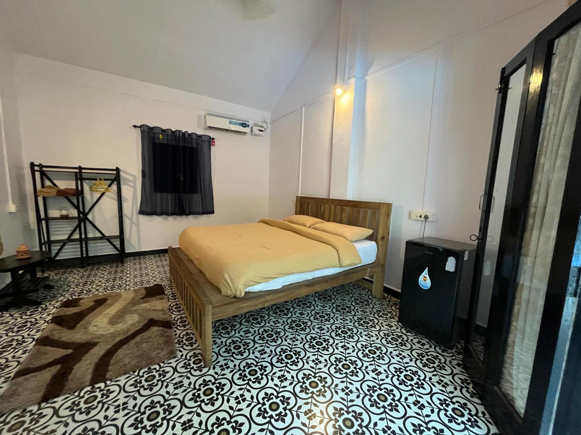 God'S Gift Morjim Hotel Ngoại thất bức ảnh