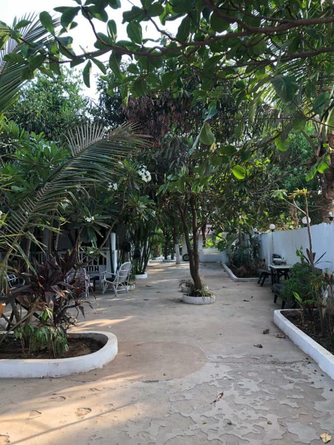 God'S Gift Morjim Hotel Ngoại thất bức ảnh